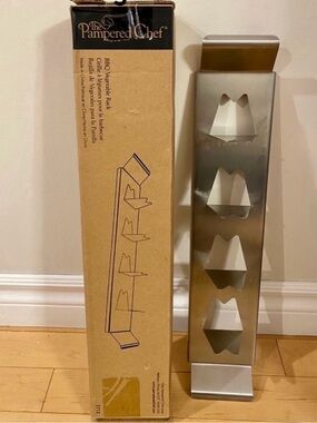 New The Pampered Chef Stainless Steel Vertical Veg & Skewer Stand - Silver